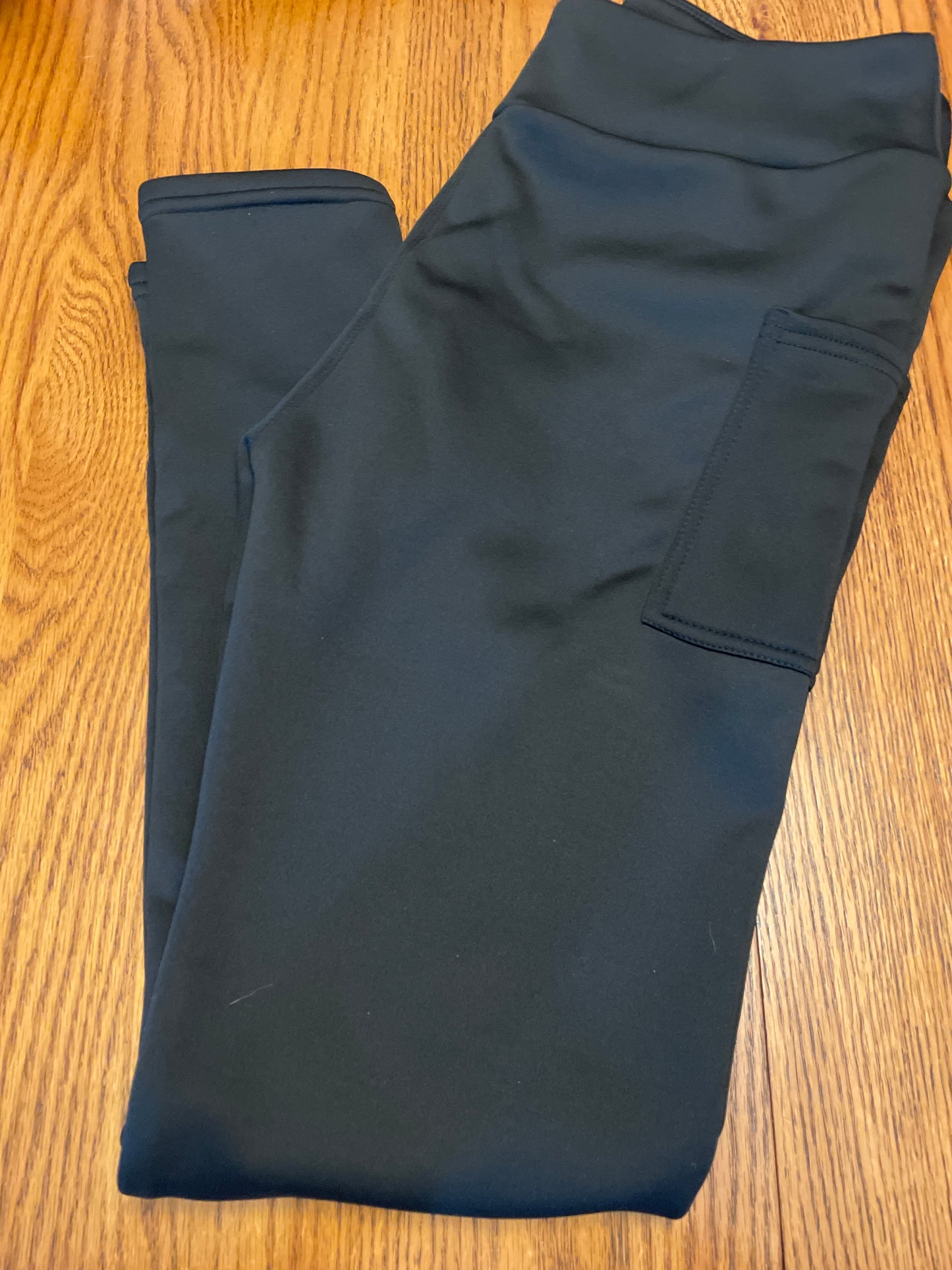 Fleece lined black full length leggings with pocket.(*Size TC, Fits like OS)*