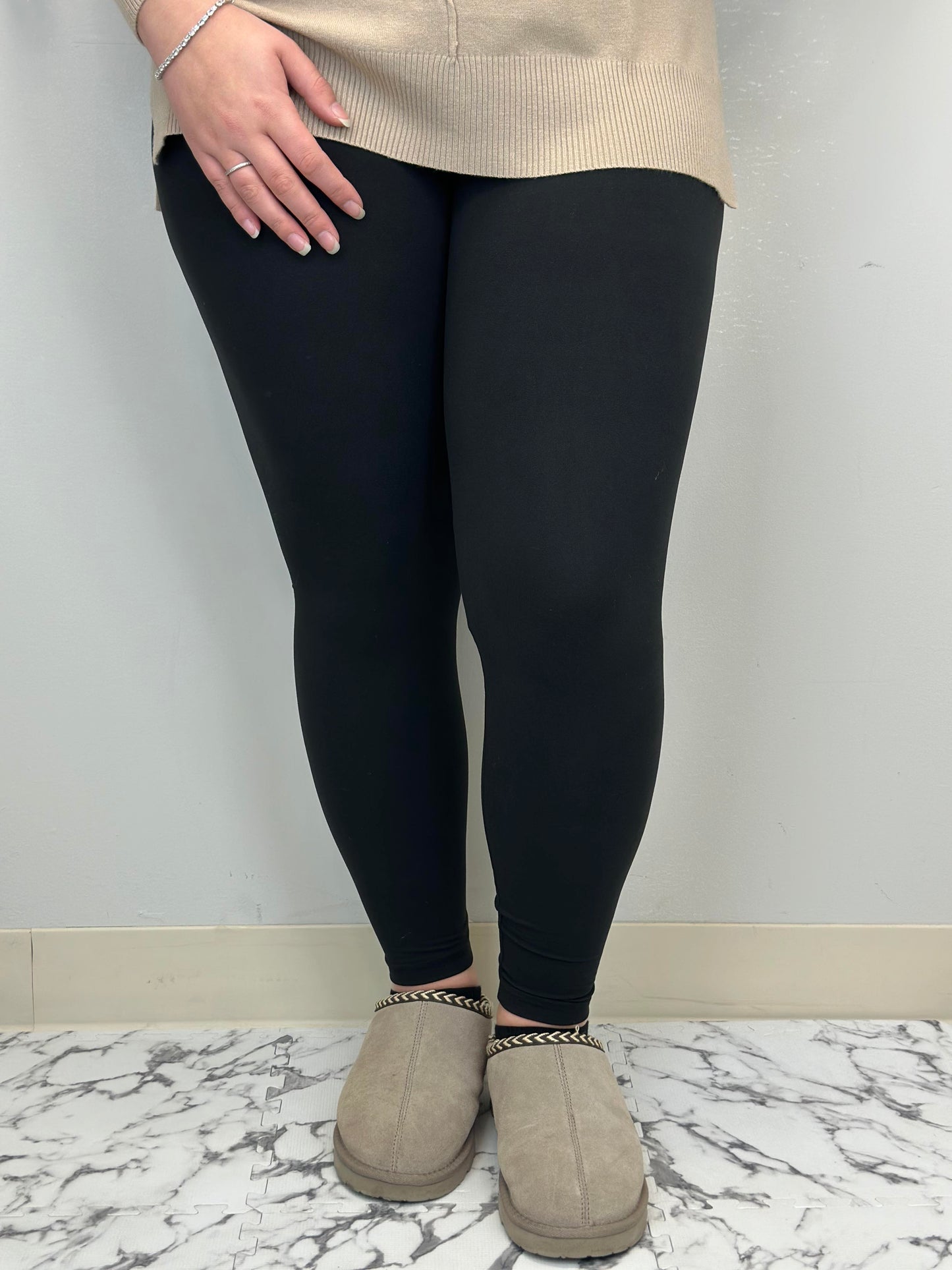 Black Leggings w/ NO Pockets - Alonna's Legging Land