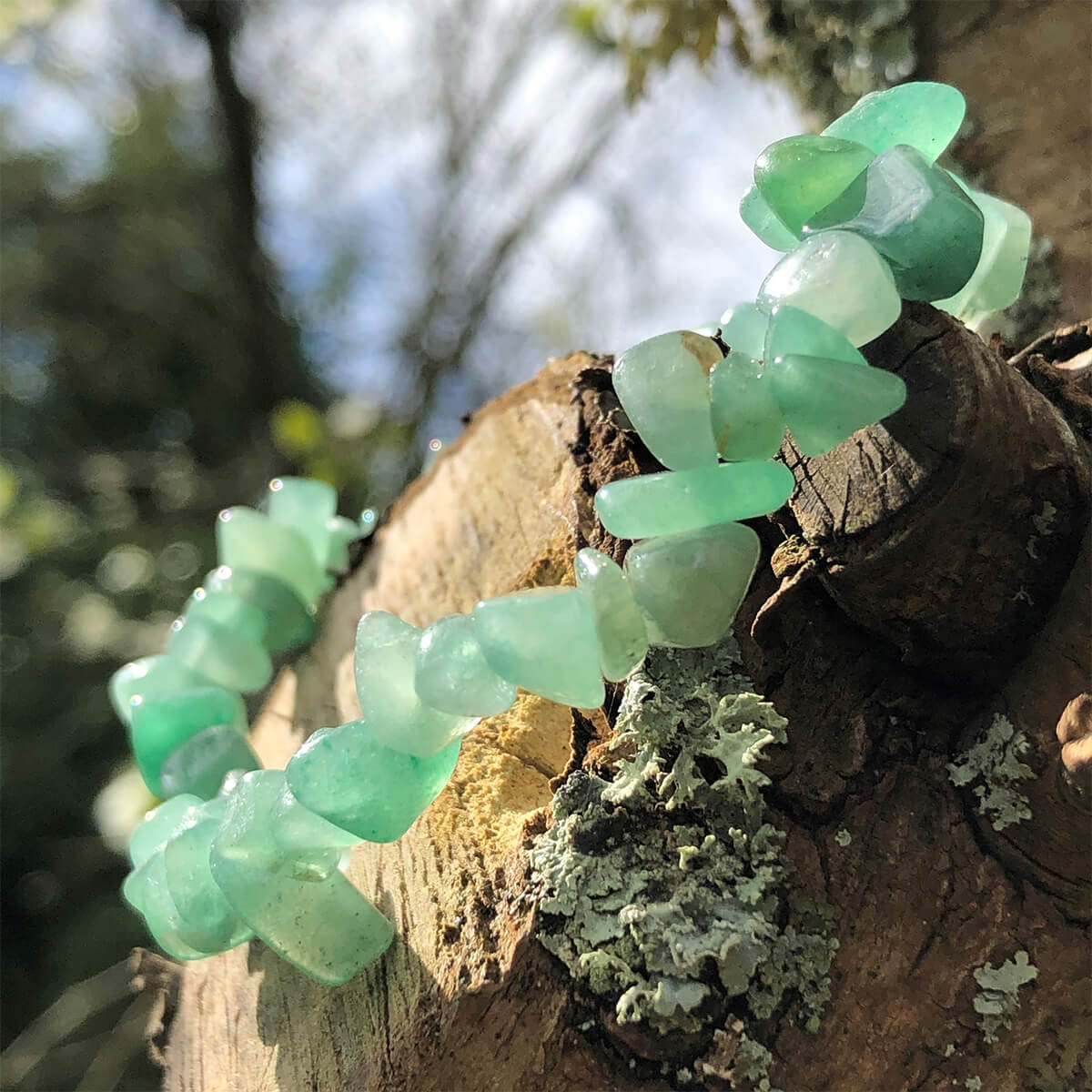 NATURAL CRYSTAL CHIP BRACELET (ADJUSTABLE) - Alonna's Legging Land