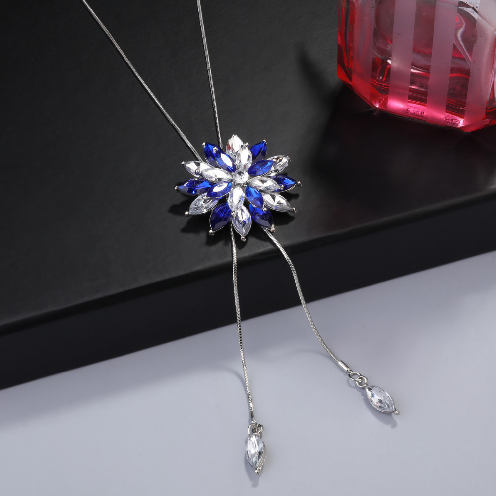 SNOWFLAKE PENDANT NECKLACE