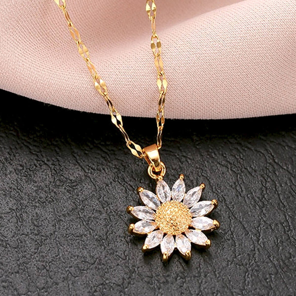 FLOWER CHARM NECKLACE - Alonna's Legging Land