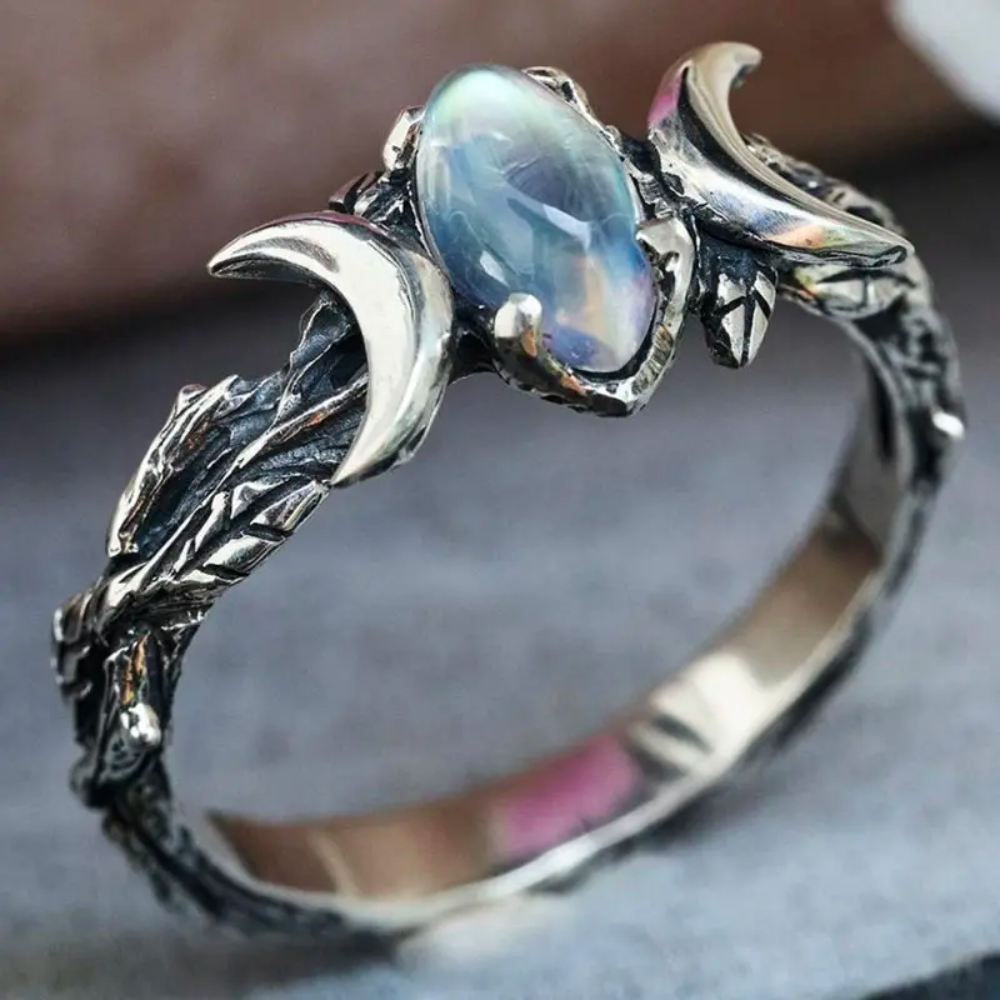 VINTAGE MOONSTONE RING - Alonna's Legging Land