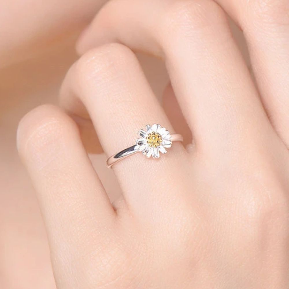 DAINTY DAISY RING (ADJUSTABLE)