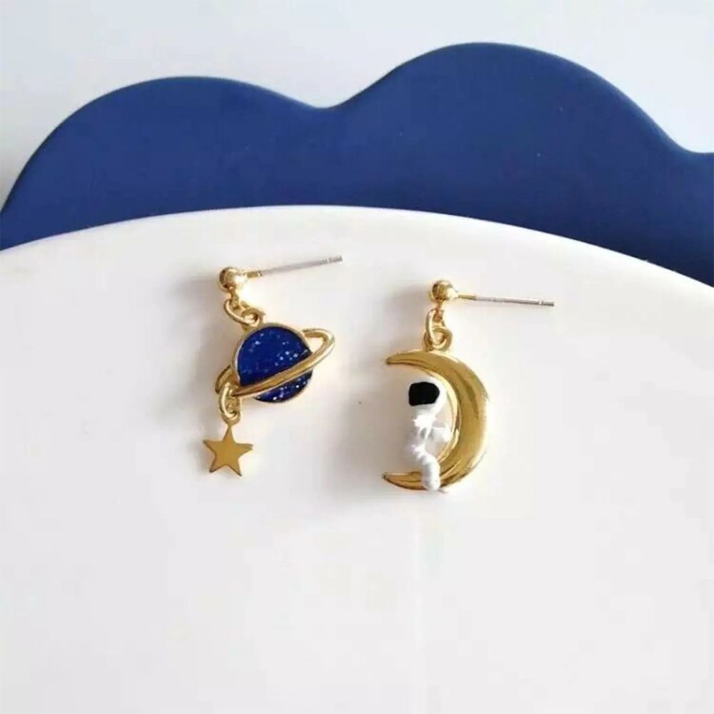 ASTRONAUT & PLANET EARRINGS (PAIR) - Alonna's Legging Land