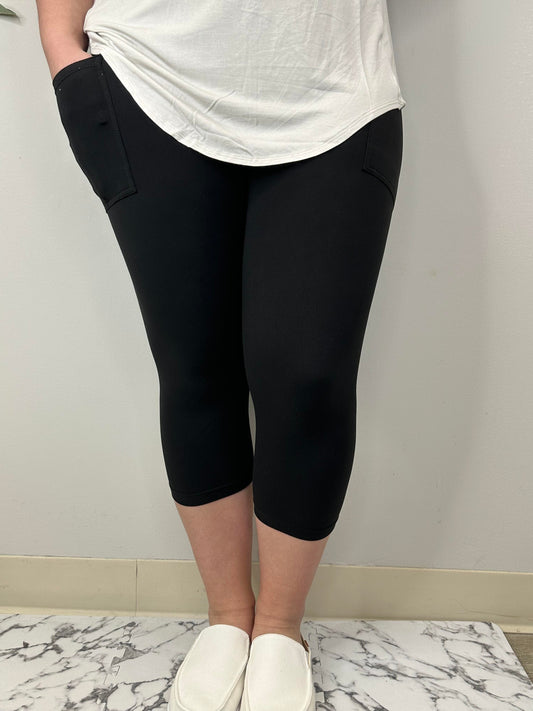 Black Capri w/ Pockets - Alonna's Legging Land