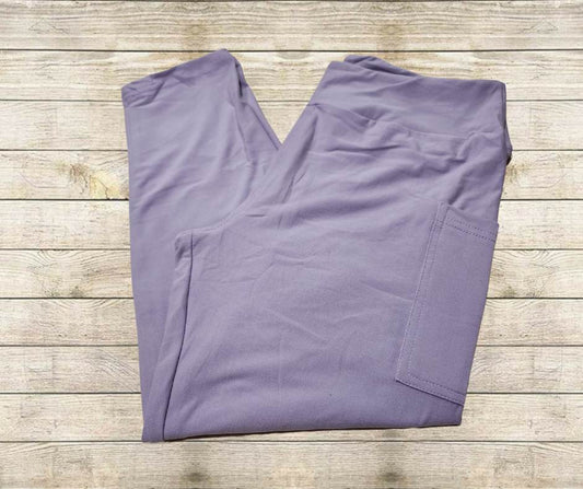 *Clearance* Price Drops in Cart! Solid Lavender Capri Leggings w/ Pockets - Alonna's Legging Land