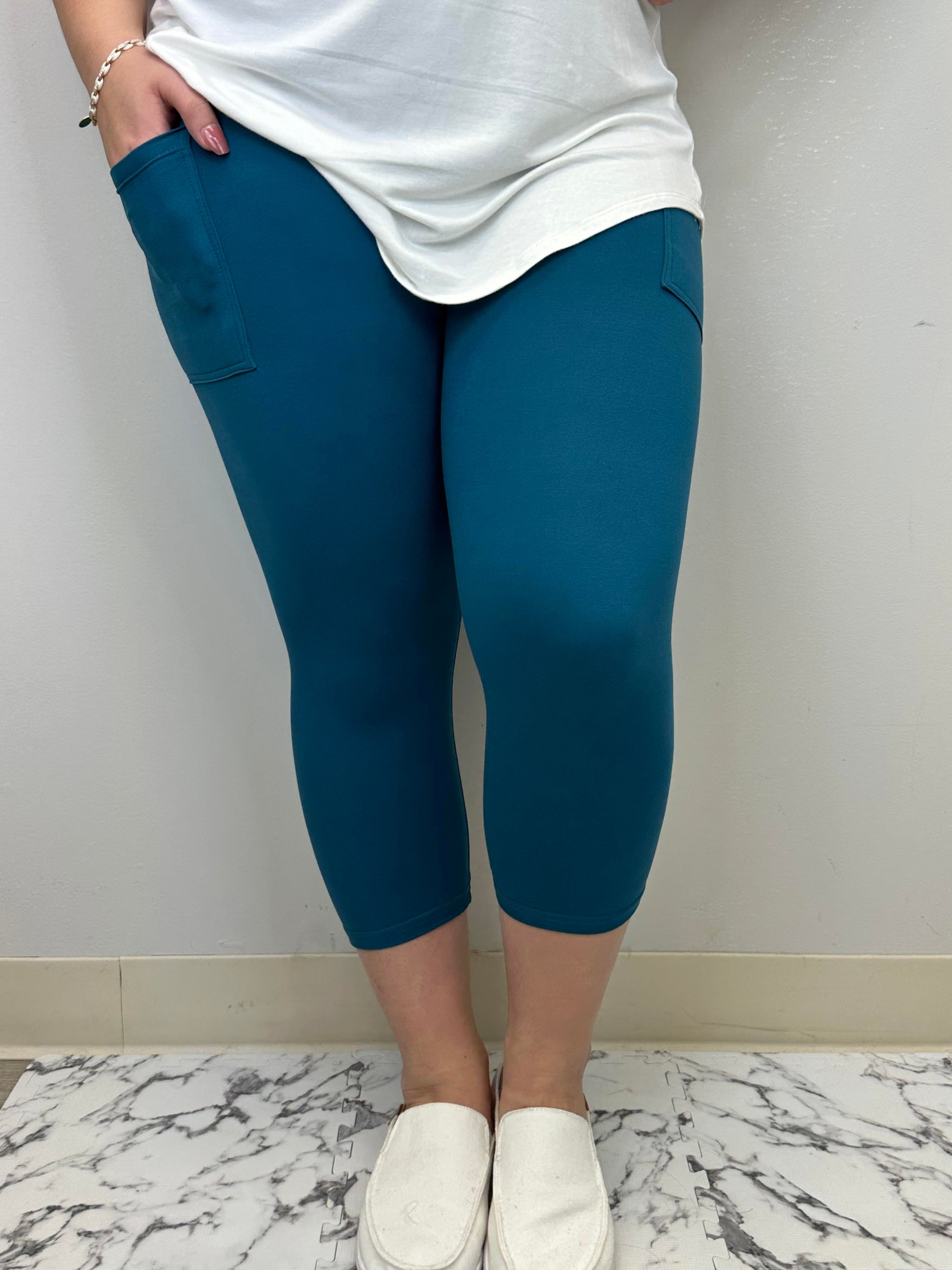 Solid Tween Capri w/ Pockets - Alonna's Legging Land