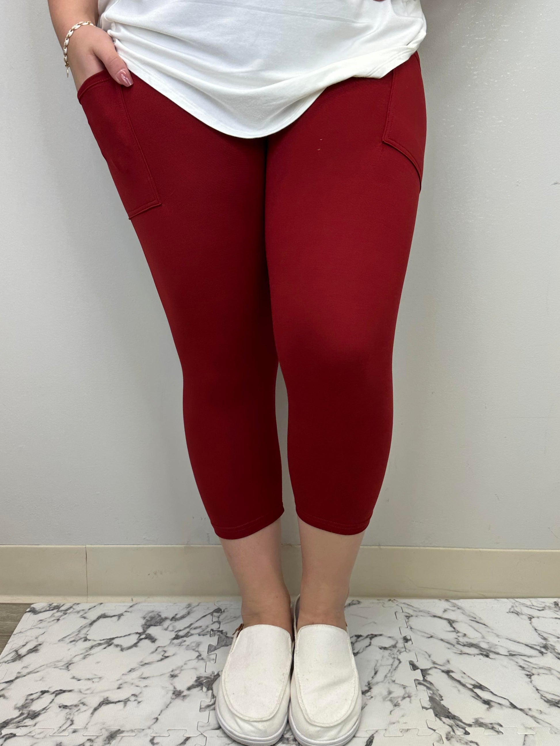 Solid Tween Capri w/ Pockets - Alonna's Legging Land