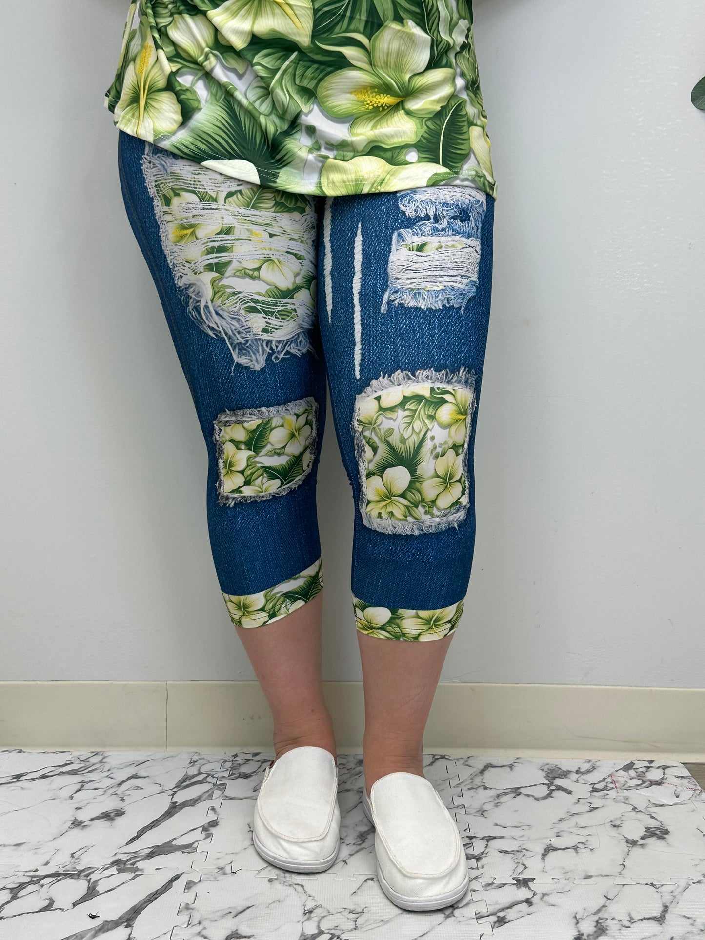 Soft Green Capri w/ Butt Pockets - Alonna's Legging Land