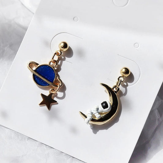 ASTRONAUT & PLANET EARRINGS (PAIR) - Alonna's Legging Land