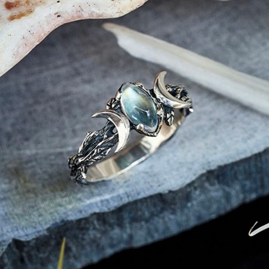 VINTAGE MOONSTONE RING - Alonna's Legging Land