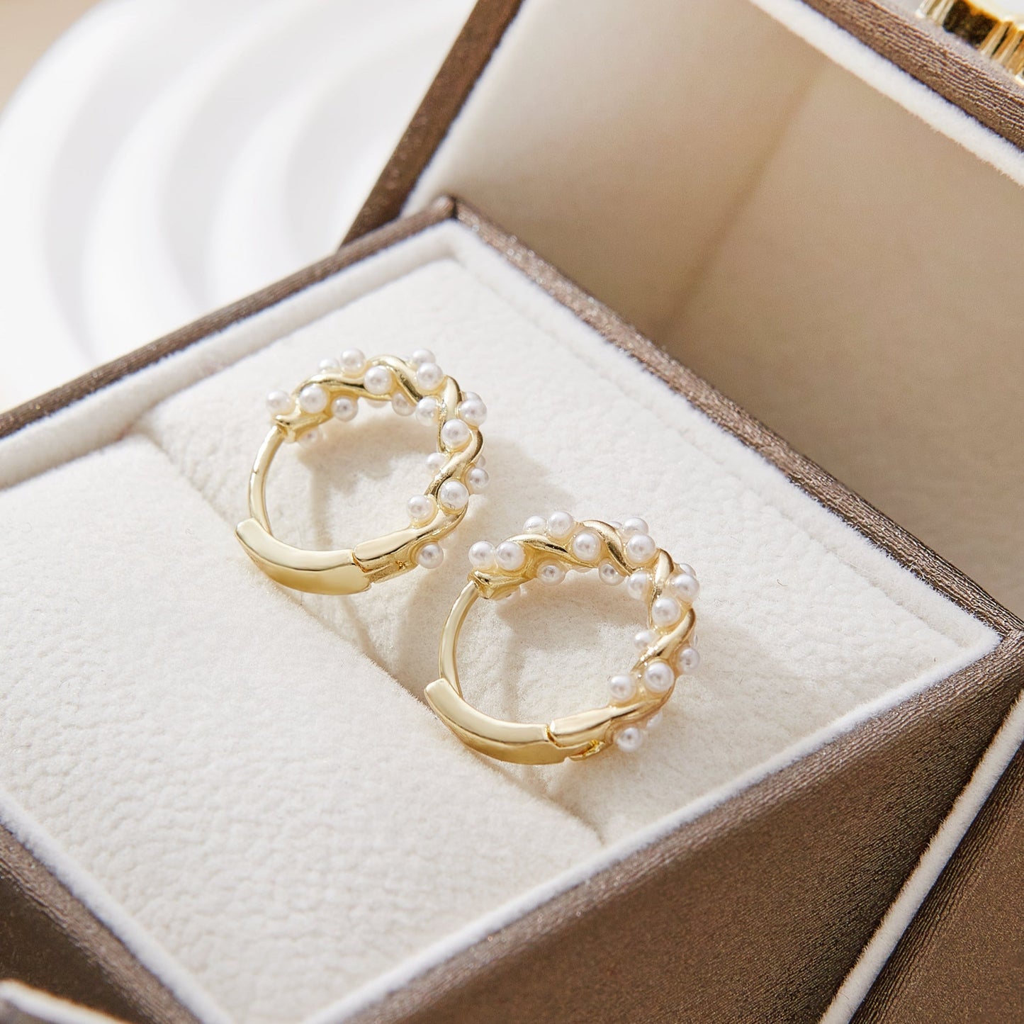 TWISTED PEARLS EARRINGS (PAIR)