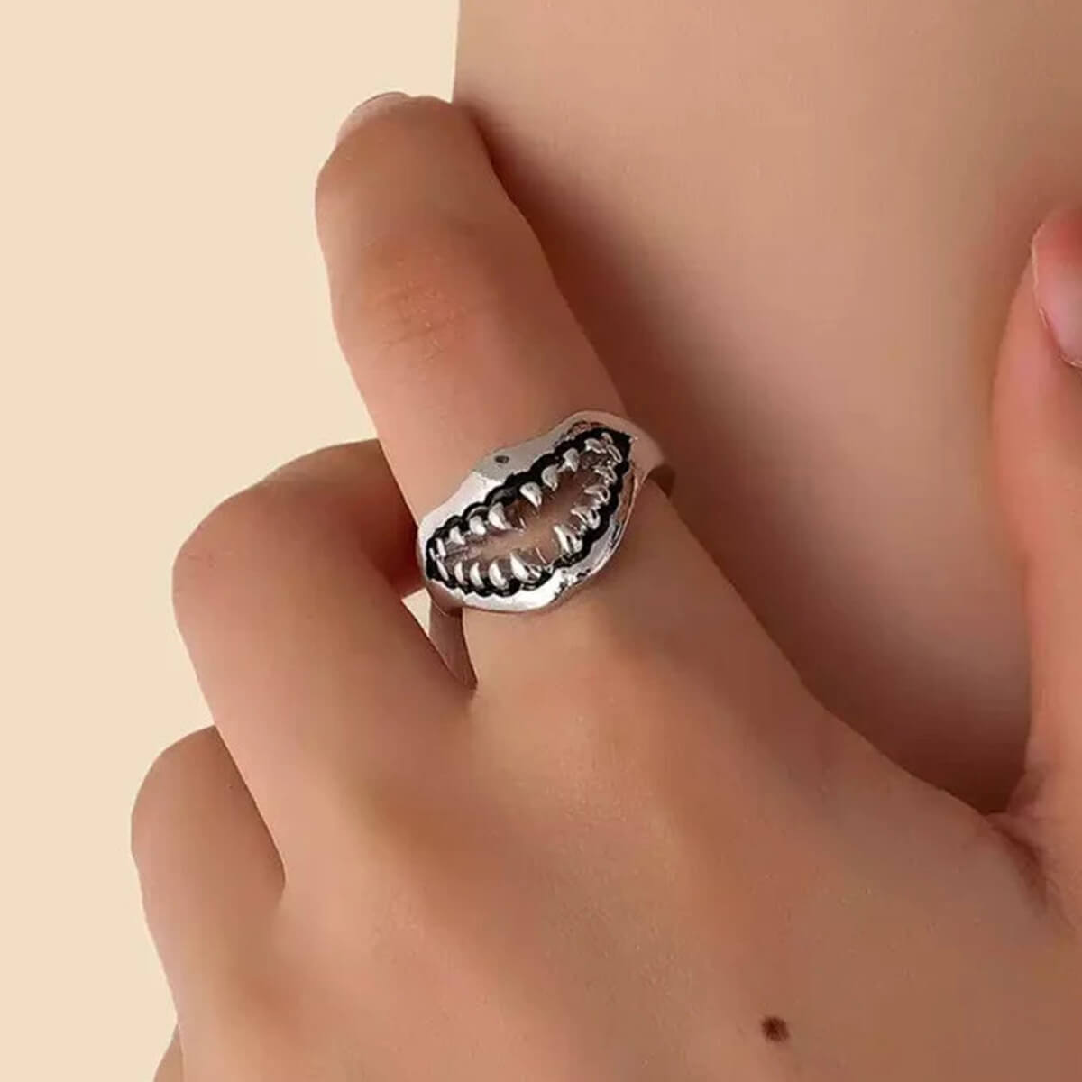 SHARK JAW RING (ADJUSTABLE)