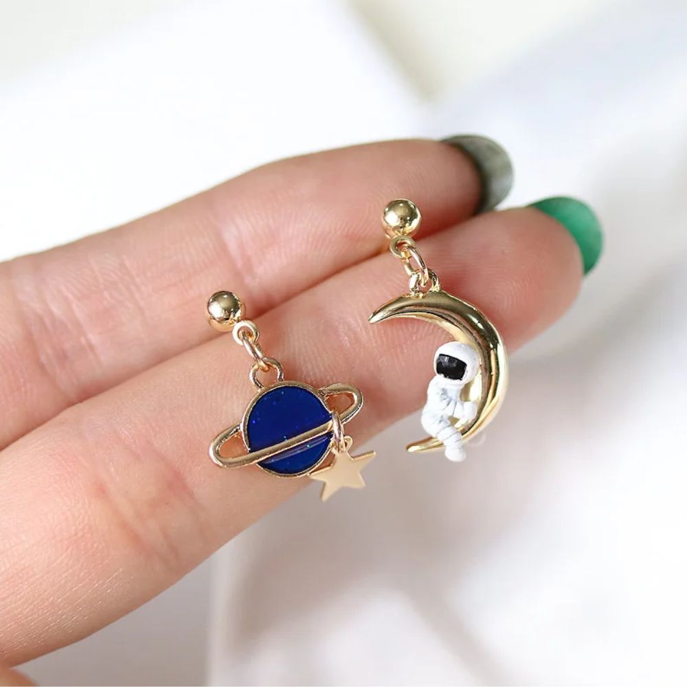 ASTRONAUT & PLANET EARRINGS (PAIR) - Alonna's Legging Land