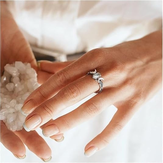 VINTAGE MOONSTONE RING - Alonna's Legging Land