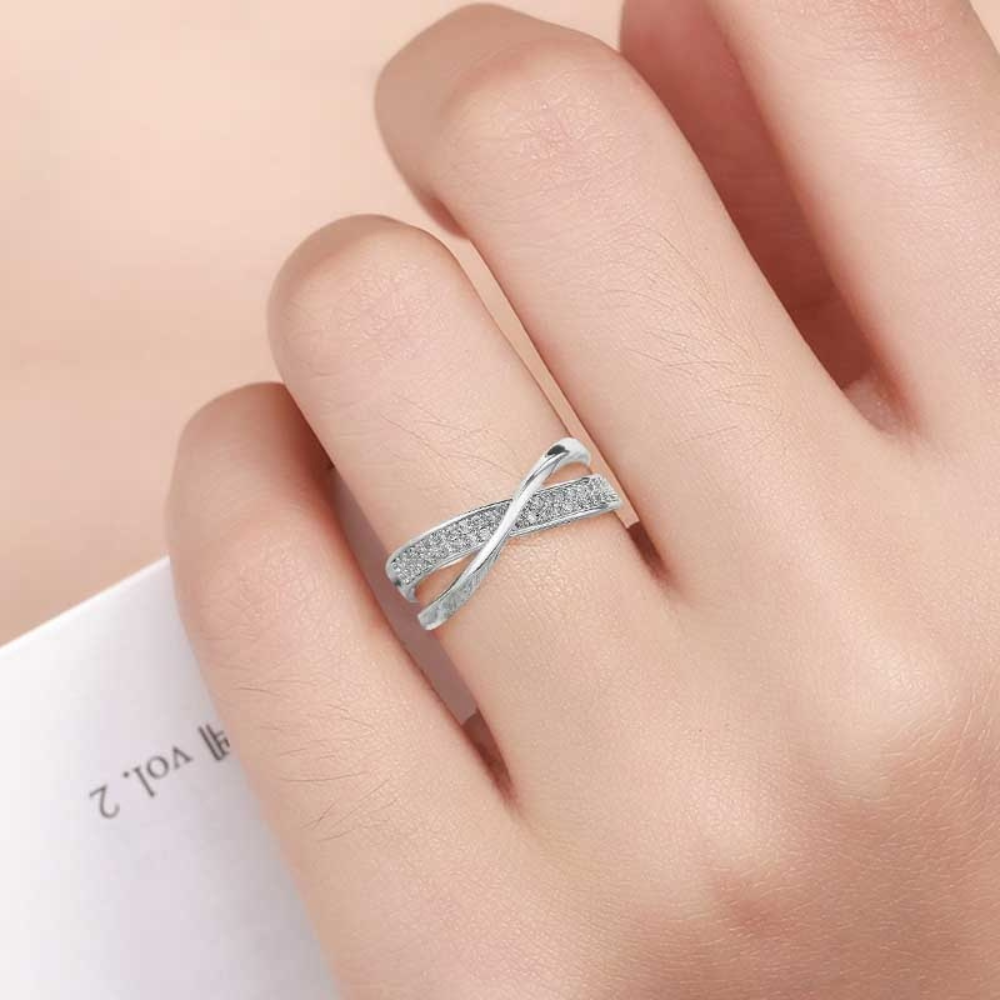 WOVEN CROSSOVER RING