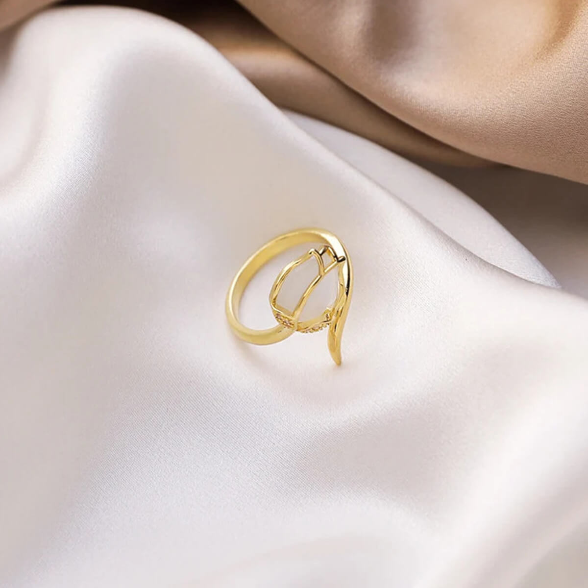 GOLD TULIP RING (ADJUSTABLE)