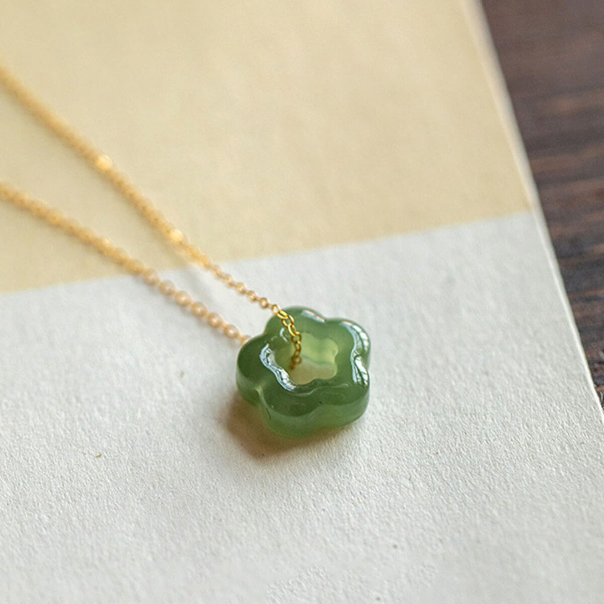 FLOWER JADE NECKLACE - Alonna's Legging Land