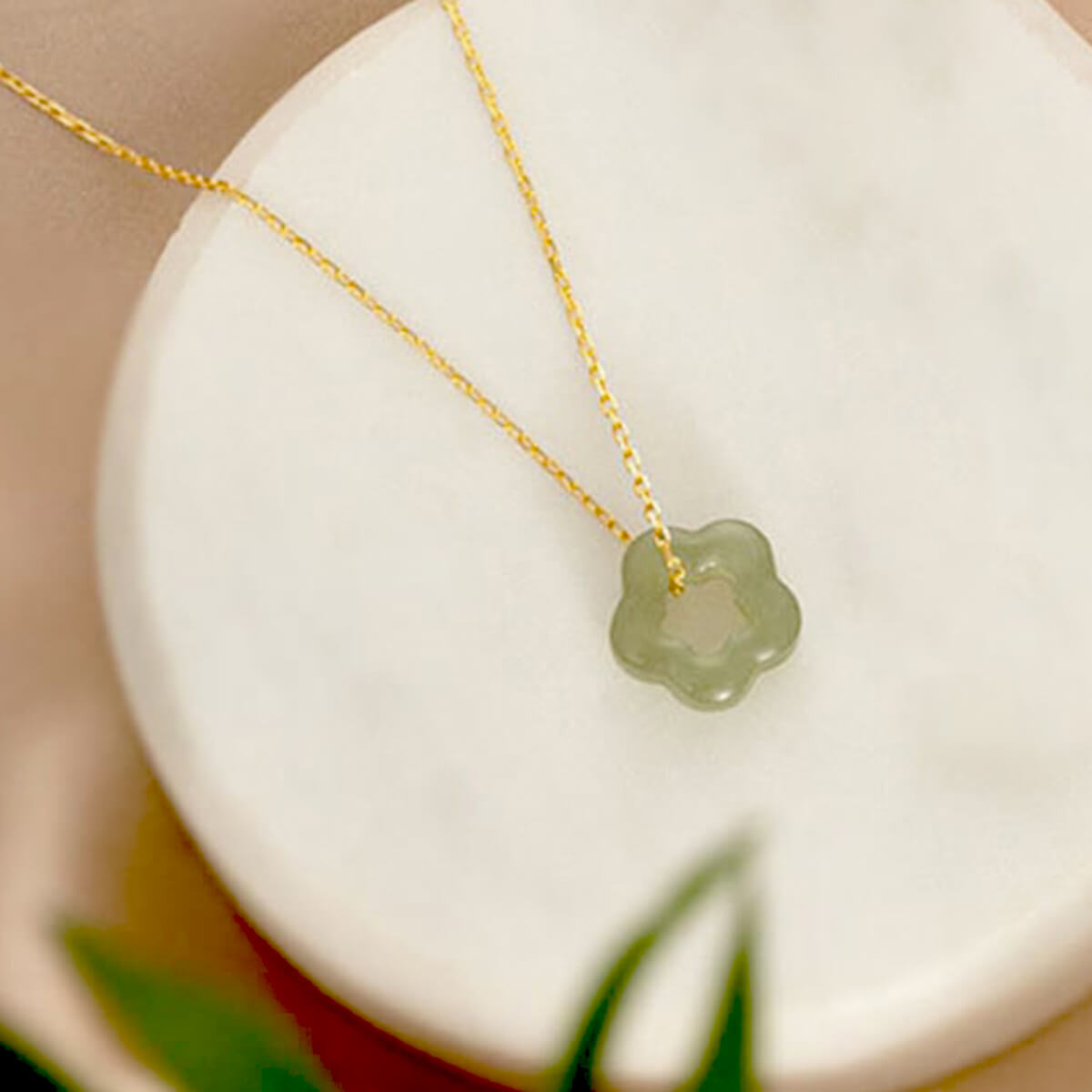 FLOWER JADE NECKLACE - Alonna's Legging Land