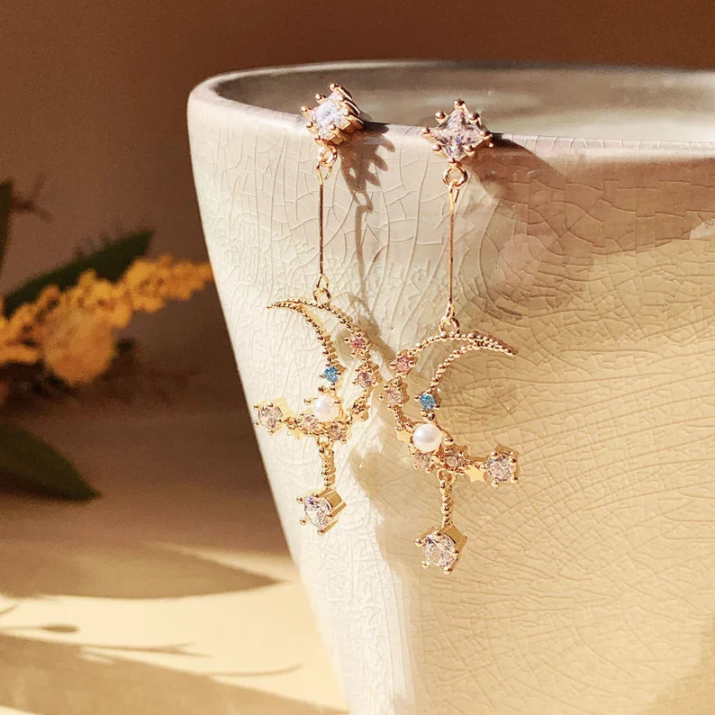 GLEAMING MOON EARRINGS (PAIR)